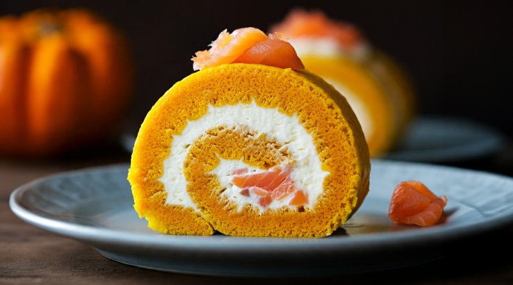 Гарбузовий рулет з лососем