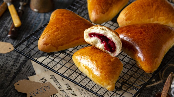 Булочки з вишнею