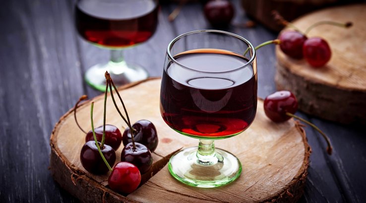 Вишнева наливка з коньяком