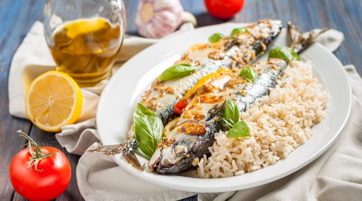 Запечена скумбрія з помідорами - рецепт