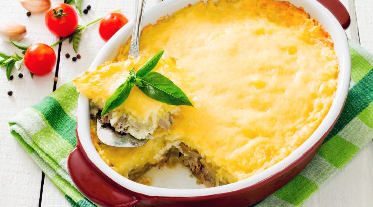 Запеканка с фаршем под творогом