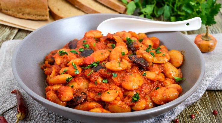 Тушкована квасоля з часником