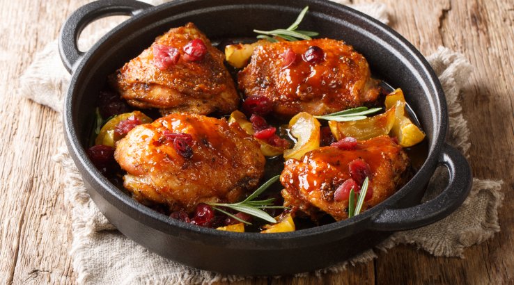 Курячі стегна з копченою грудинкою