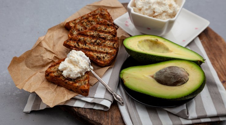 Закуска з кисломолочного сиру та авокадо