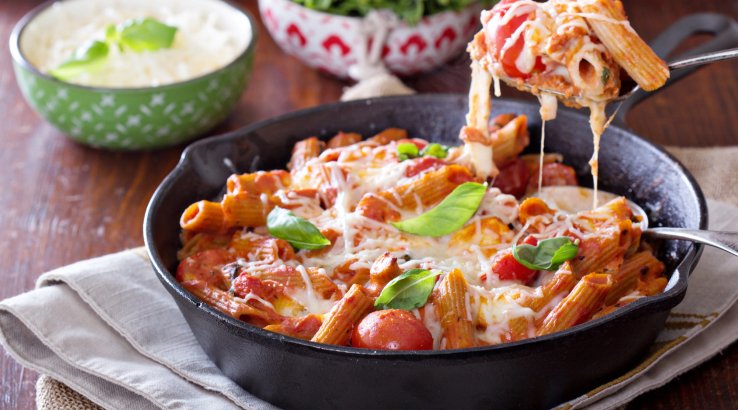 Запіканка з макаронами і сосисками