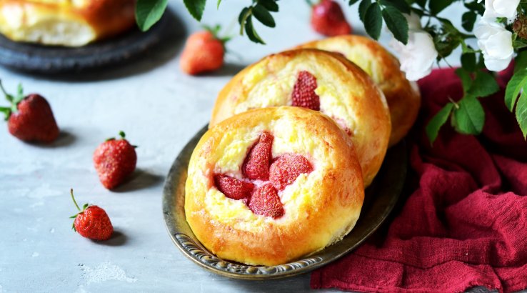 Полуничні ватрушки