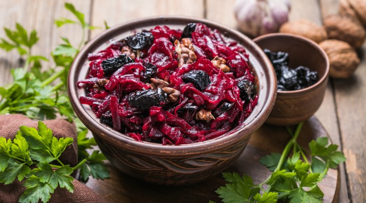 Салат з чорносливом