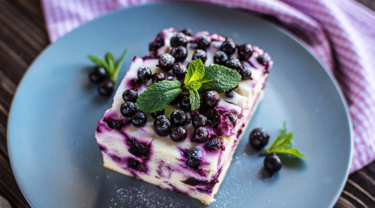 Дієтична запіканка з кисломолочним сиром і ягодами