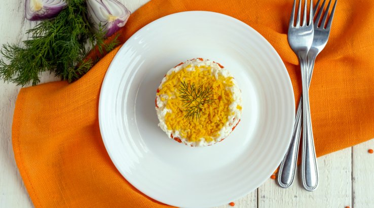 Салат з горбуші, рису та огірків - рецепт