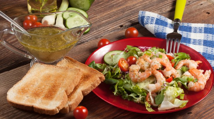 Салат з куркою і креветками