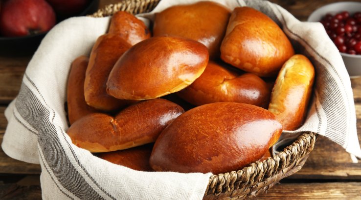 Дріжджові пиріжки з яблуками та гарбузом