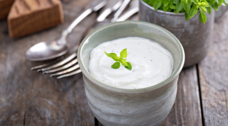 Сметанний соус з хріном і часником - рецепт