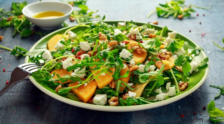 Салат з куркою, абрикосами та голубим сиром?