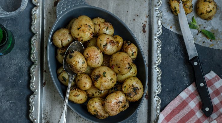 Молода картопля із салом