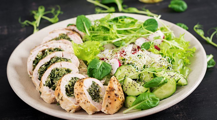 Курячі рулетики зі шпинатом і сиром