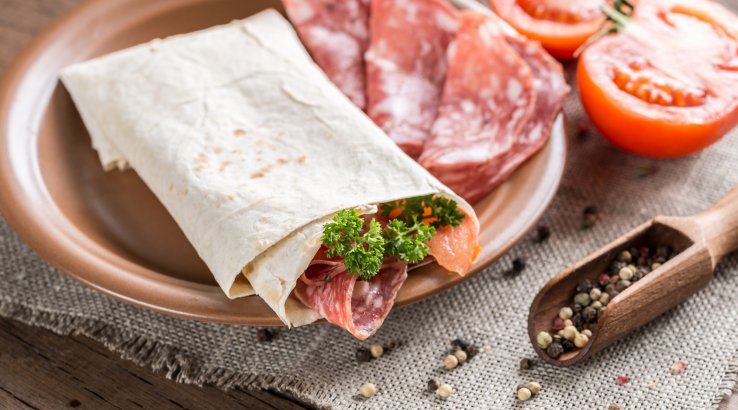 Лаваш з ковбасою і сиром