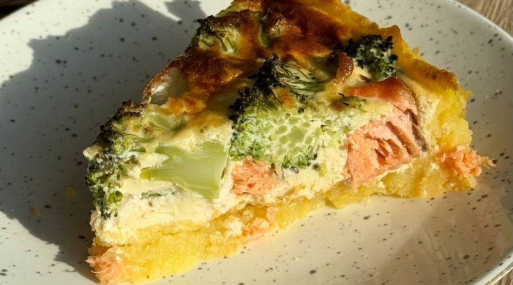 Картопляний пиріг з рибою і броколі