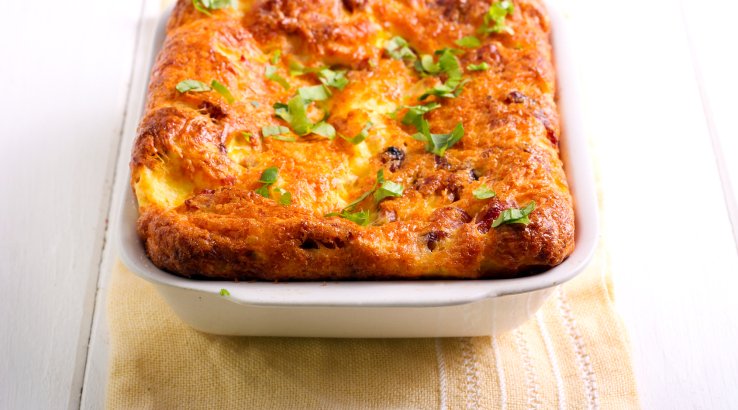 Яєчна запіканка з сосисками