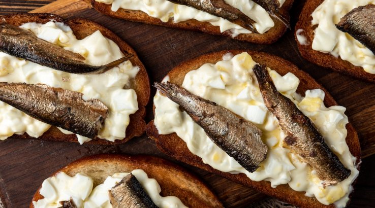 Закуска зі шпротами