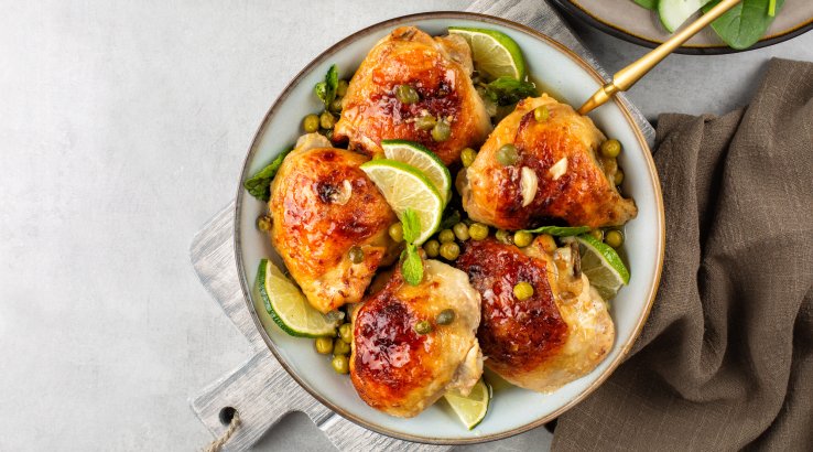 Курячі стегенця на сковороді