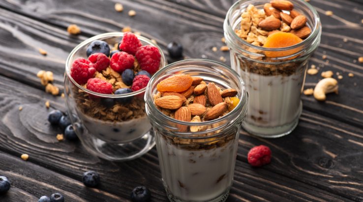 Вівсянка у склянці з горіхами