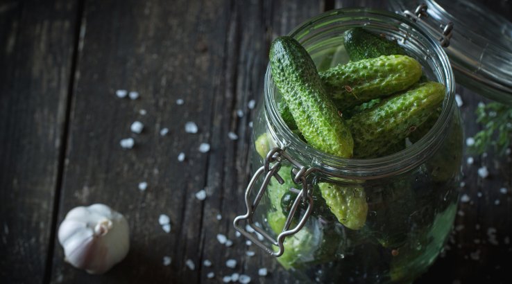 Малосольні огірки на мінеральній воді