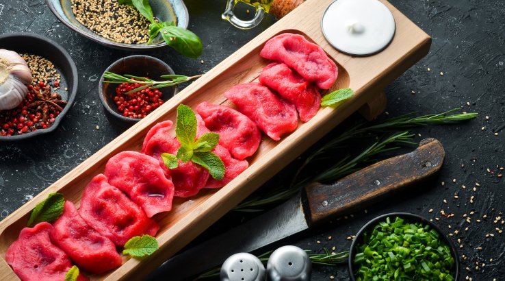 Червоні вареники з маком