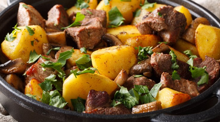 Свинина з молодими овочами