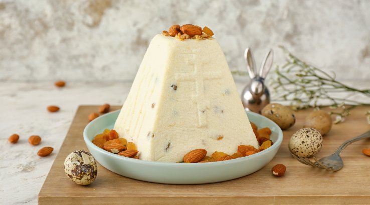 Сирна паска з горіхами