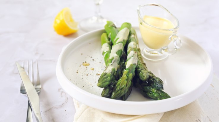 Спаржа під соусом
