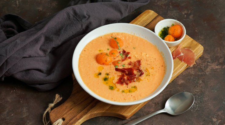 Холодный суп с дыней и крутонами