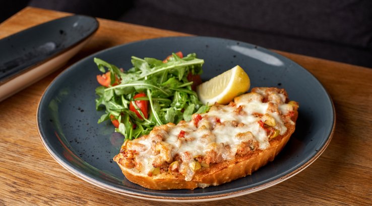 Бутерброди по-італійськи з рибою і грибами