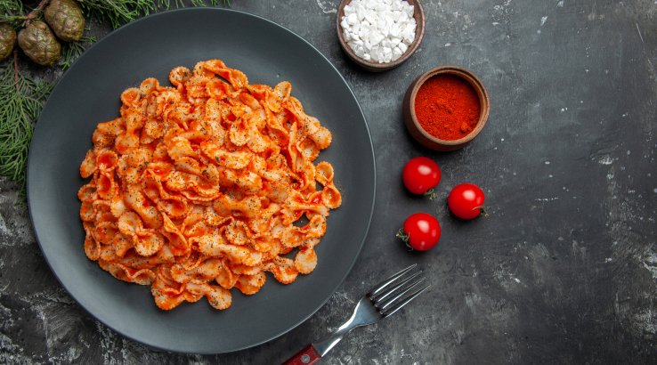 Макарони з томатною пастою