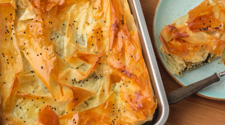 Пиріг із тіста філо з сиром і зеленню