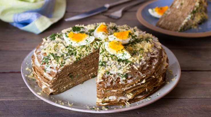 Печінковий торт з морквою та майонезом