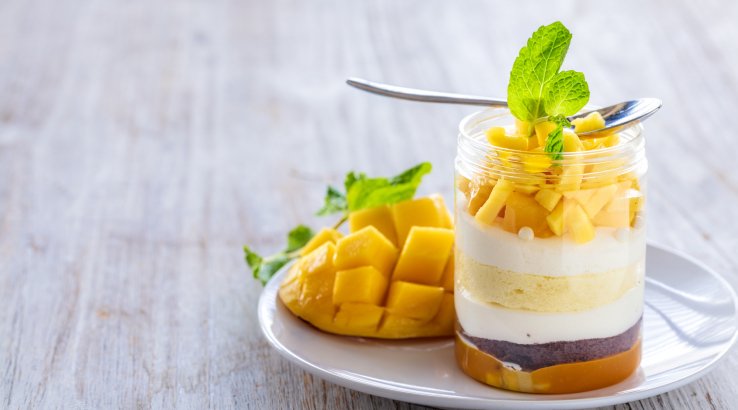 Десерт з манго і йогуртом