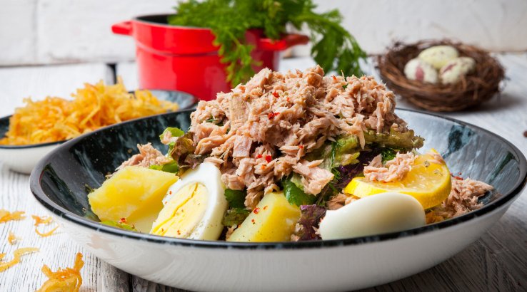 Салат з картоплі, тунця і яєць рецепт