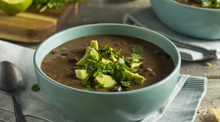 Домашній суп з чорної квасолі