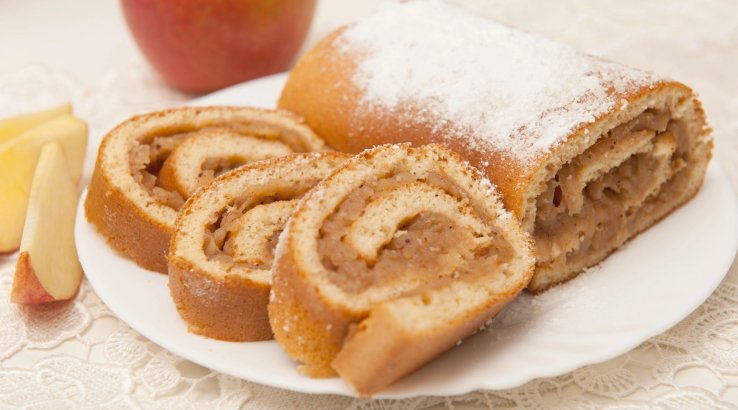 Рулет з яблуками без крему
