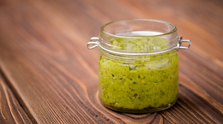 Песто с листьями редиса