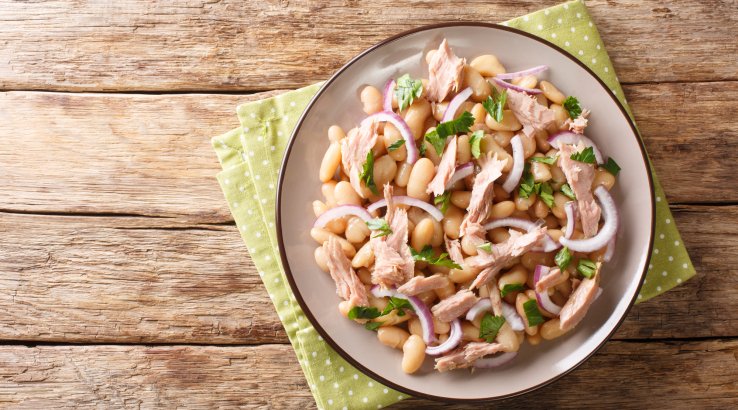 Тунець, біла квасоля та цибуля