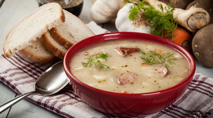 суп з ковбасою та картоплею