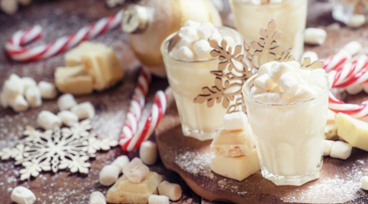 Білий гарячий шоколад з апельсиновим лікером