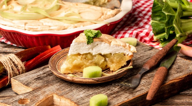 Пиріг з ревенем і безе