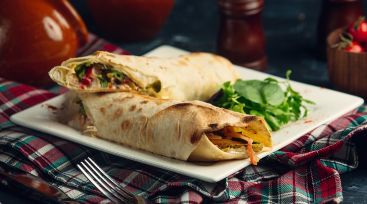 лаваш з овочами й куркою