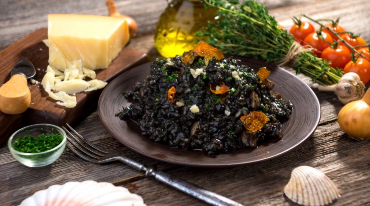 Ризото з кальмарами та чорнилом каракатиці