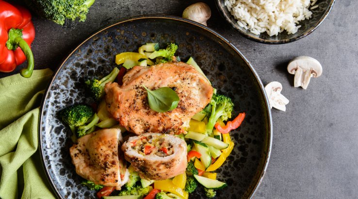 Фаршировані курячі грудки з овочами