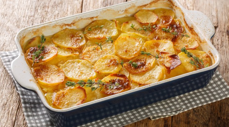 Запечена картопля з помідорами