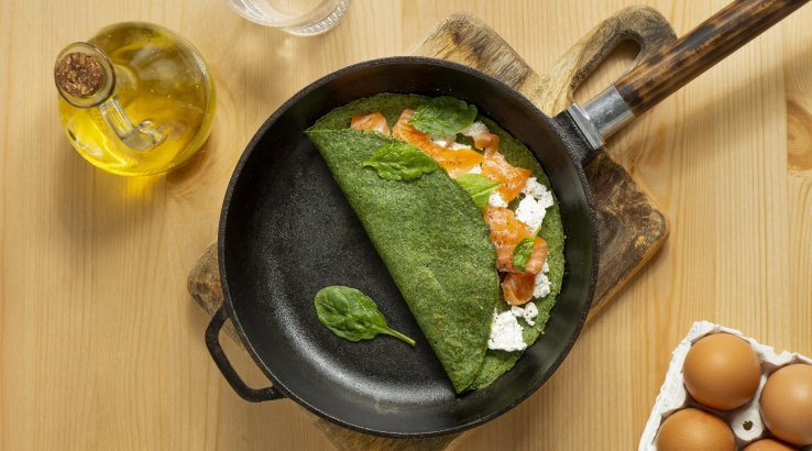 Шпинатні млинці з лососем і сиром