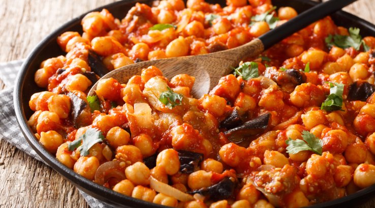 Салат із запеченими баклажанами й нутом